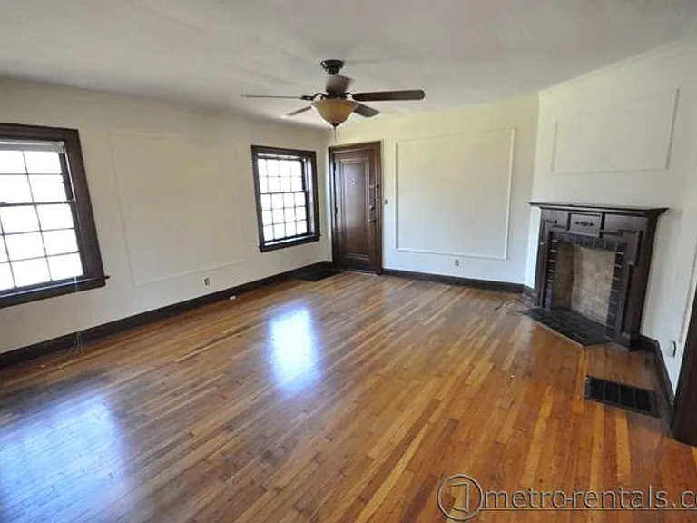 3201 Indianola Ave #A-B — Photo 2