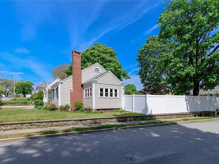 76 Crossland Rd — Photo 6