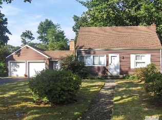 4 Arcy Dr, East Northport, NY 11731