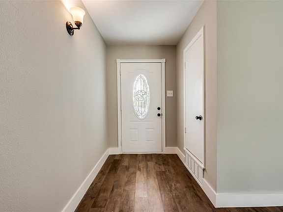 4th image of 326 Hawthorne Ln