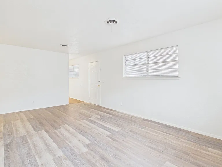 3319 Teckla Blvd — Photo 7