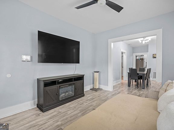 5th image of 1002 W 52nd St