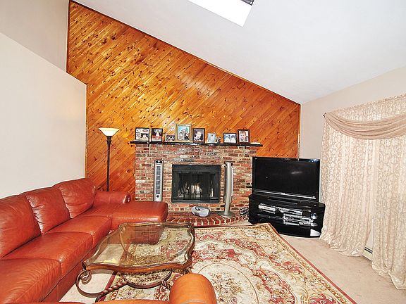 5th image of 15 Elm Dr
