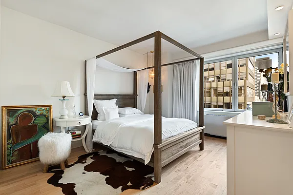 Sold by Classiques Modernes International Realty | media 18