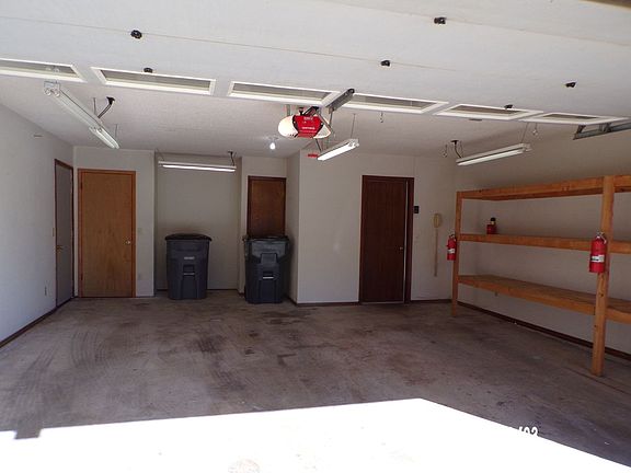 4th image of 4820 NE Columbia Ave