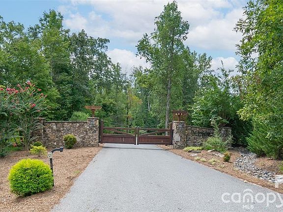 3rd image of 154 W Point Dr