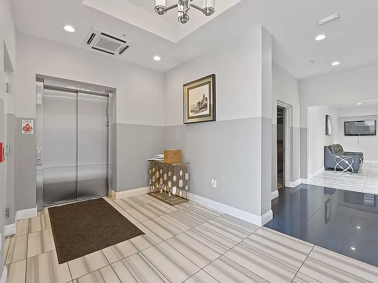 6400 Jefferson St #205 — Photo 2