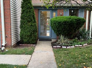 94 Saint Anns Ct, Somerset, NJ 08873