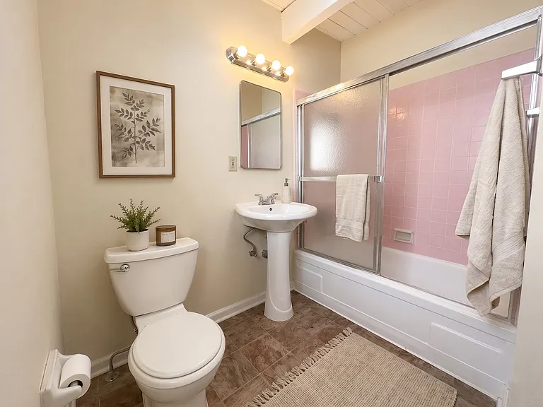Best-Priced Studios At 1030 W. Olive Ave., Burbank, Ca 91506 — Photo 14