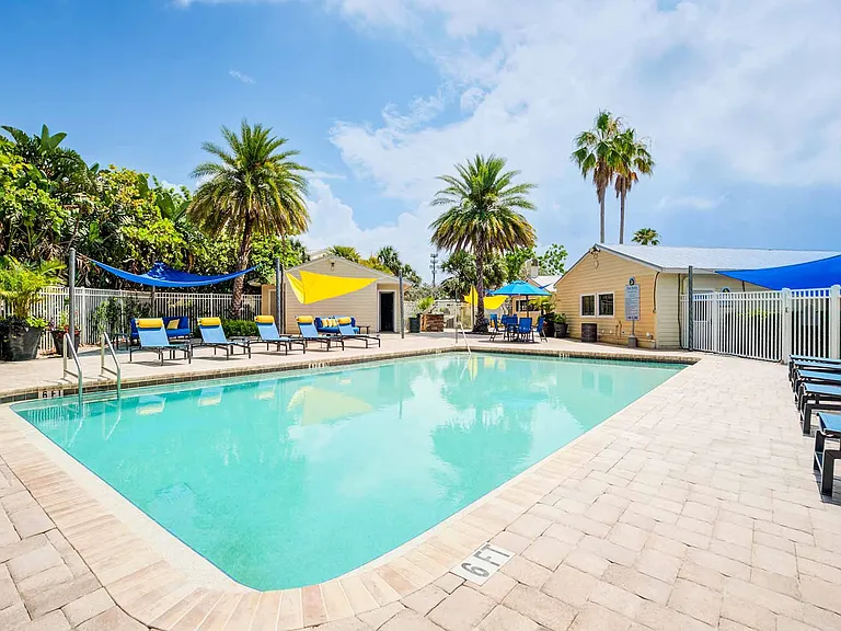 Coral Club Apartment Homes — Photo 1