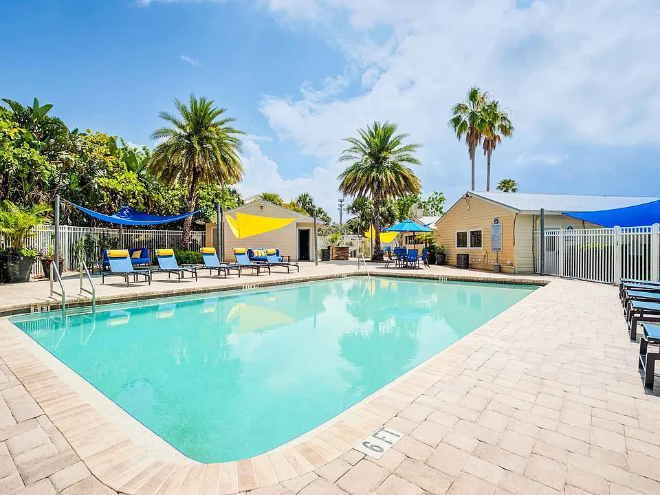Coral Club Apartment Homes