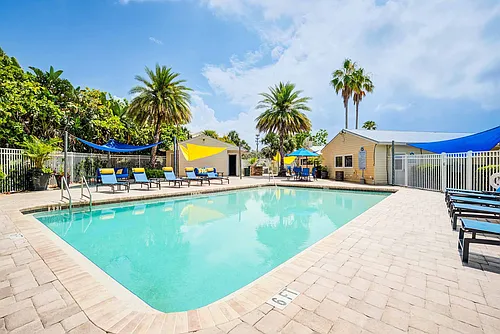 Coral Club Apartment Homes Photo 1