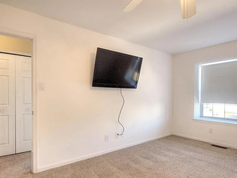 4402 Aberdeen Ln — Photo 5