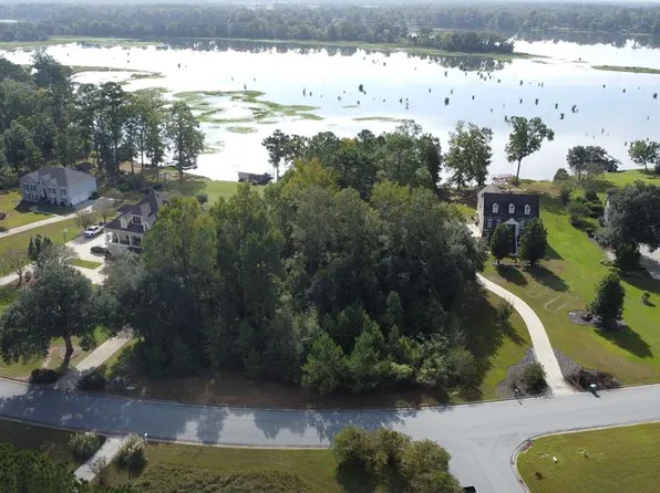 1312 River Pointe Dr, Albany, GA 31701