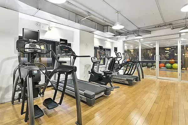 Rented by R New York | media 9