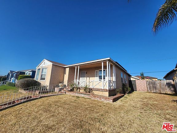 2nd image of 11016 S Manhattan Pl