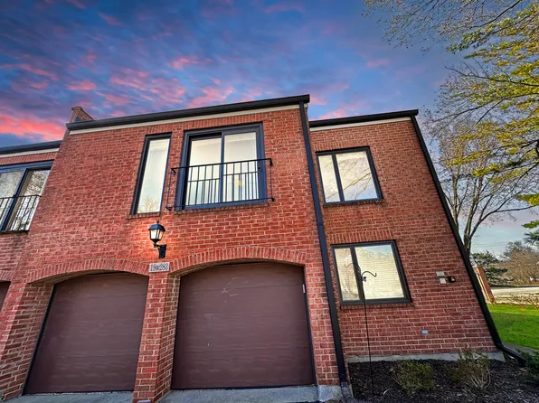 19W283 Governors Trl, Oak Brook, IL 60523