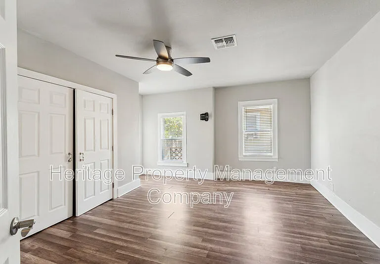 1031 Schley Ave — Photo 30