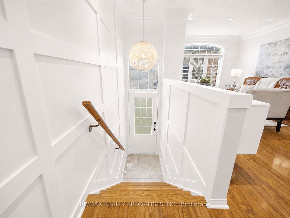 1st image of 3378 Redpath Cir