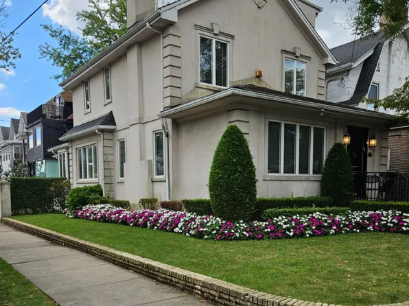 224 Avenue J image 1 of 4