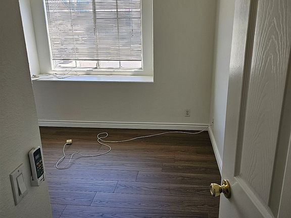 5th image of 426 Everett Ave