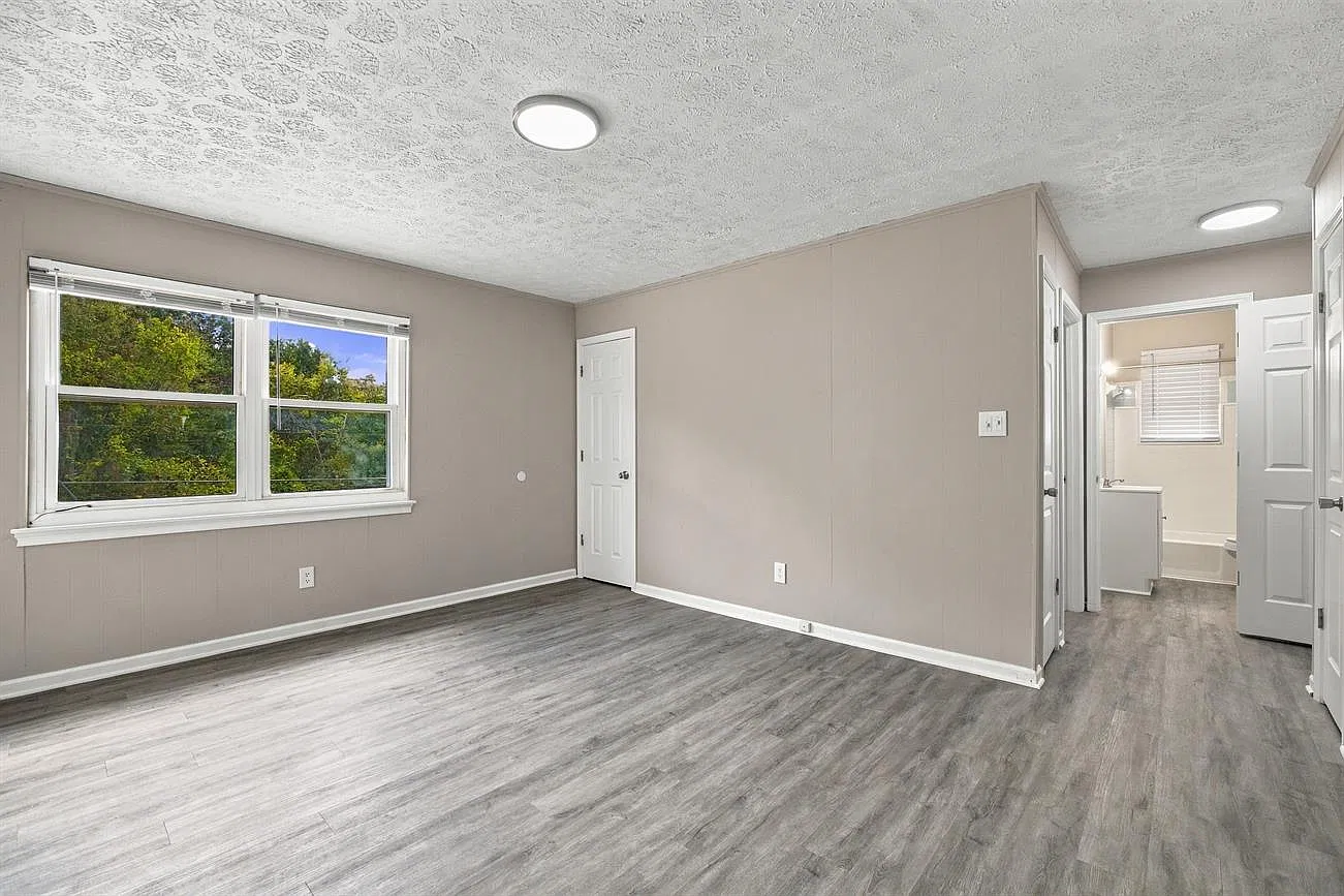 Roberts Street Apartments — Photo 3