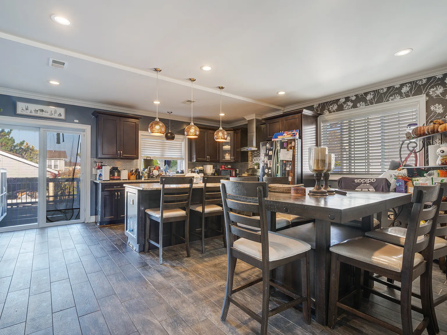 4 bed, 1.5 bath, 4200 sqft, $4,750 — Photo 4