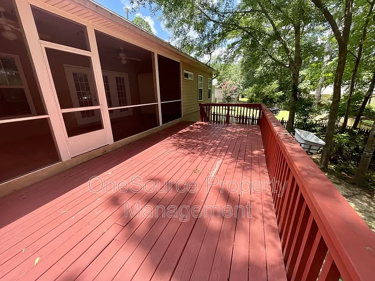 979 Watersview Dr — Photo 20