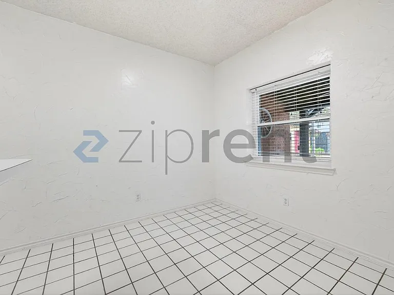 7011 Cottonwood Cir — Photo 15