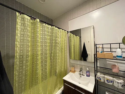 Rented by Pear NYC LLC | media 8