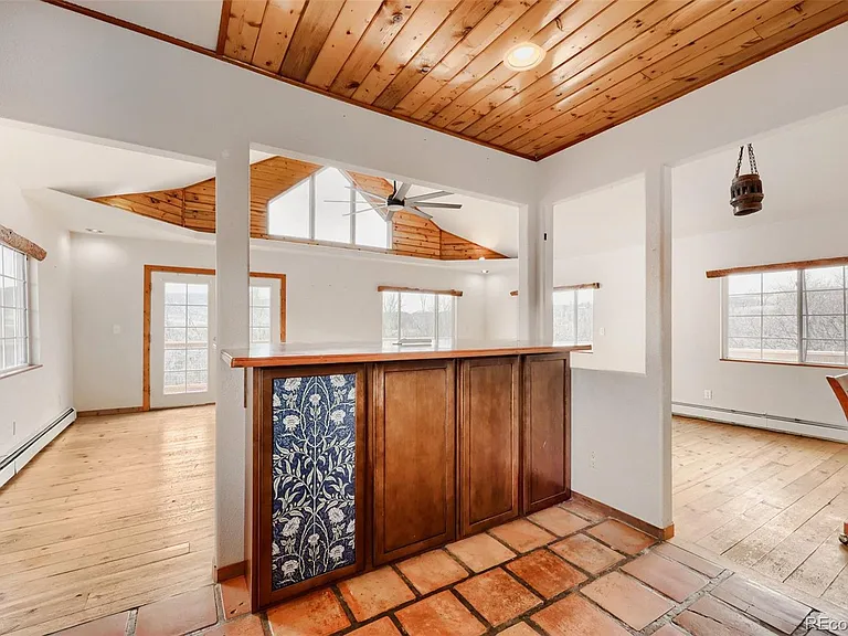 433 W Tomah Rd — Photo 13