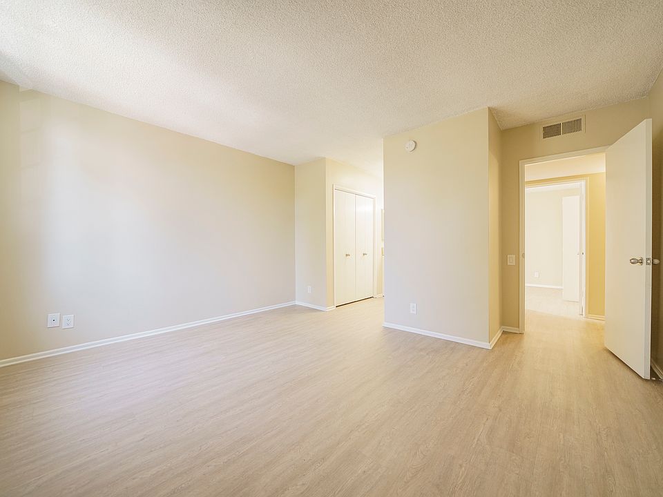 2 Bedroom Unit - Main Bedroom