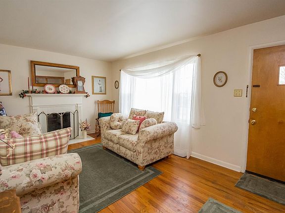 3rd image of 564 Saint Anthony Dr