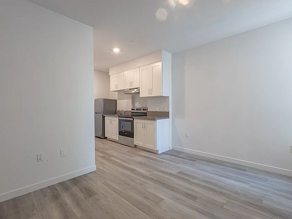 3rd image of 4007 W Martin Luther King Jr Blvd #W306