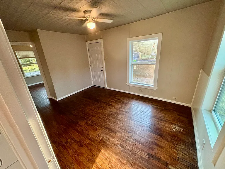 315 Ritchey St — Photo 2