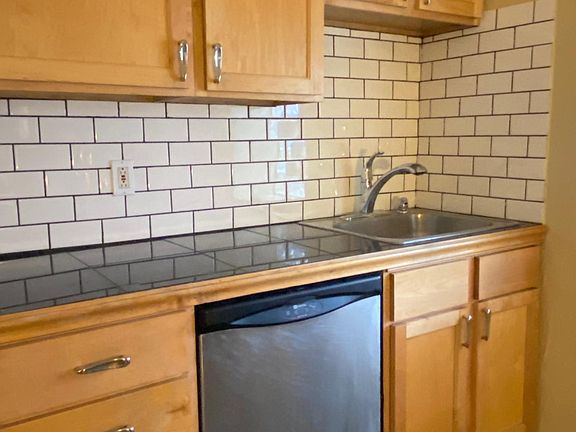 4th image of 1338 N Maplewood Ave #1R