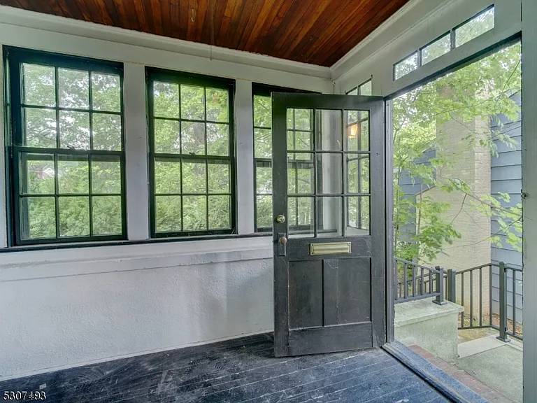 449 Grove St — Photo 3