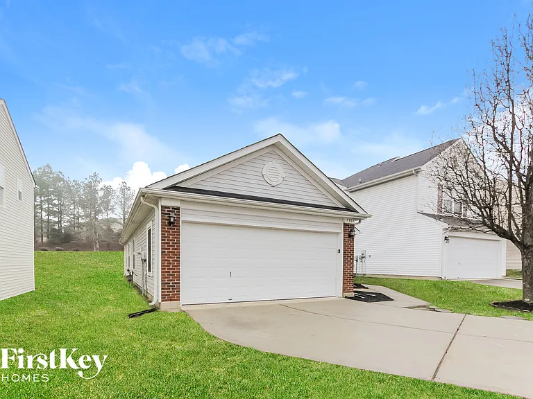 7307 Woodbourne Ln — Photo 2