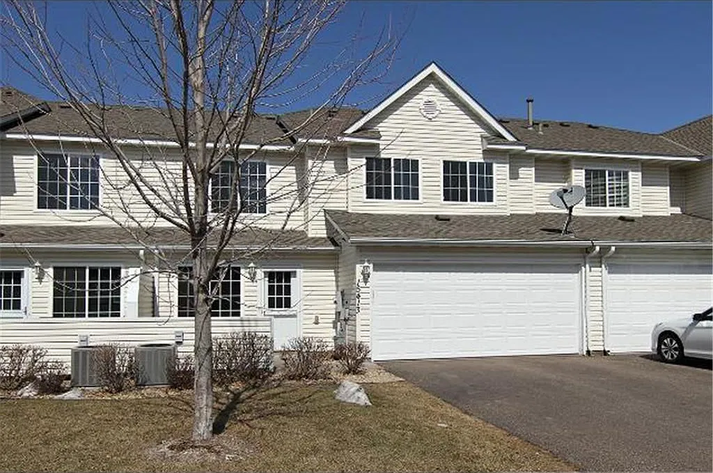 3 bed, 3.0 bath, 1404 sqft, $1,975 — Photo 1
