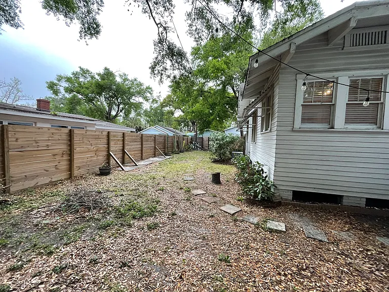 702 W Warren Ave — Photo 12