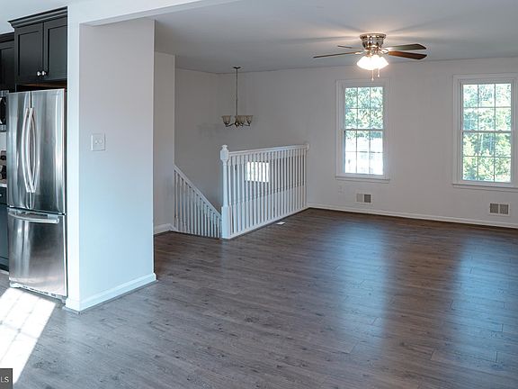 4th image of 39630 Mason Dr