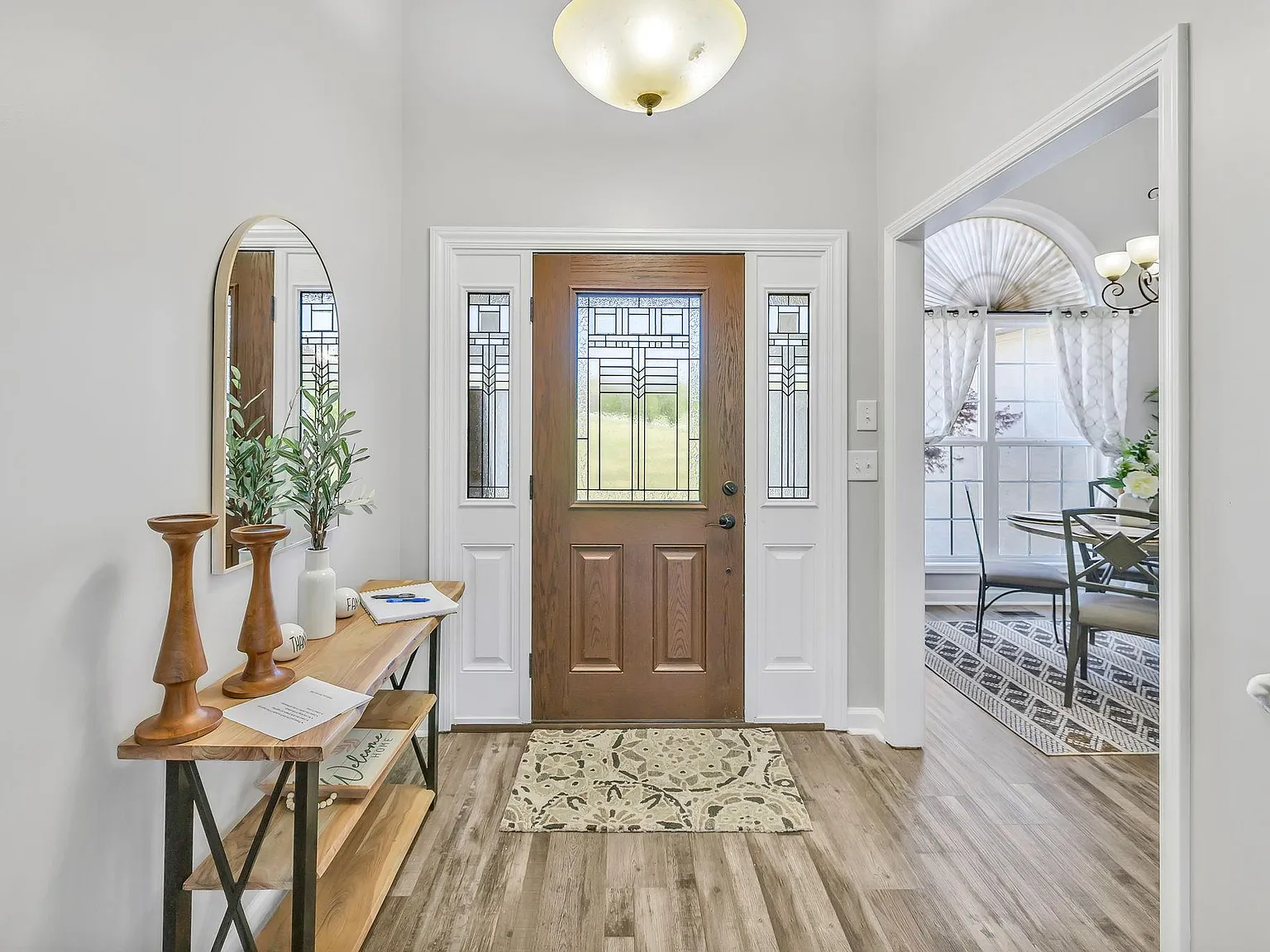 4 bed, 2.5 bath, 2200 sqft, $7,000 — Photo 4