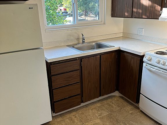 3rd image of 730 NE Johnson St #1