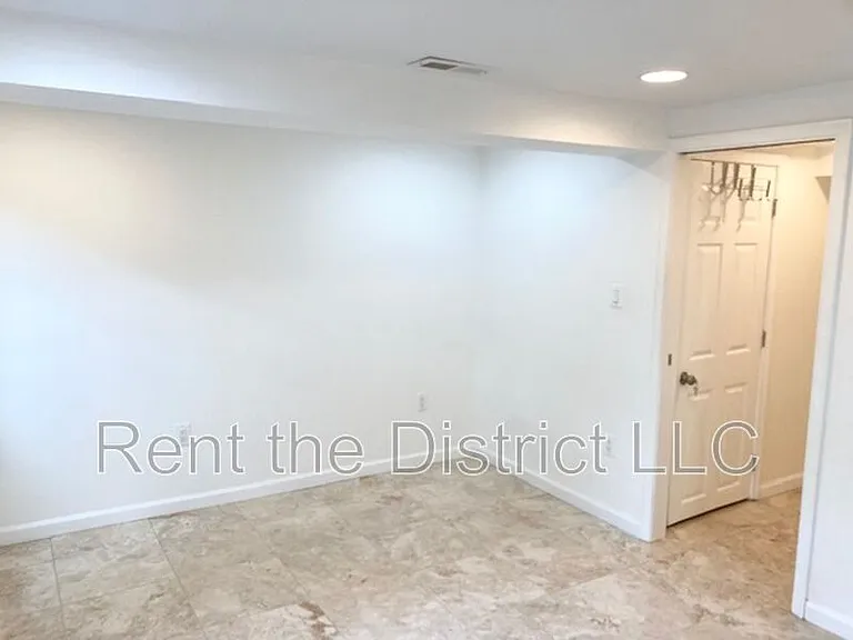 624 Orleans Pl NE — Photo 18