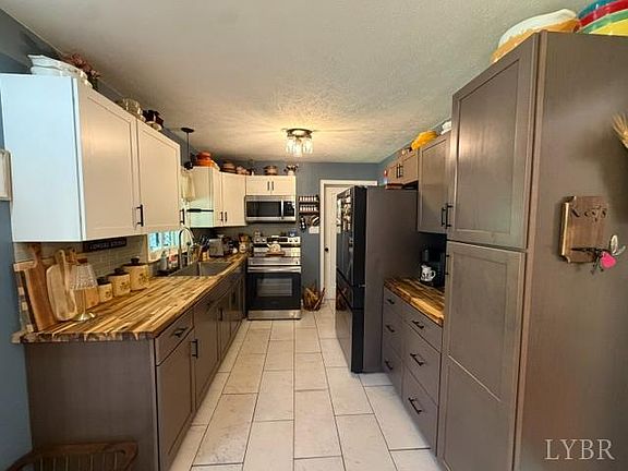 5th image of 132 Troy Ln