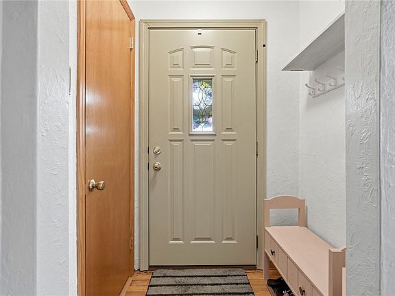 4th image of 29 Colecrest St