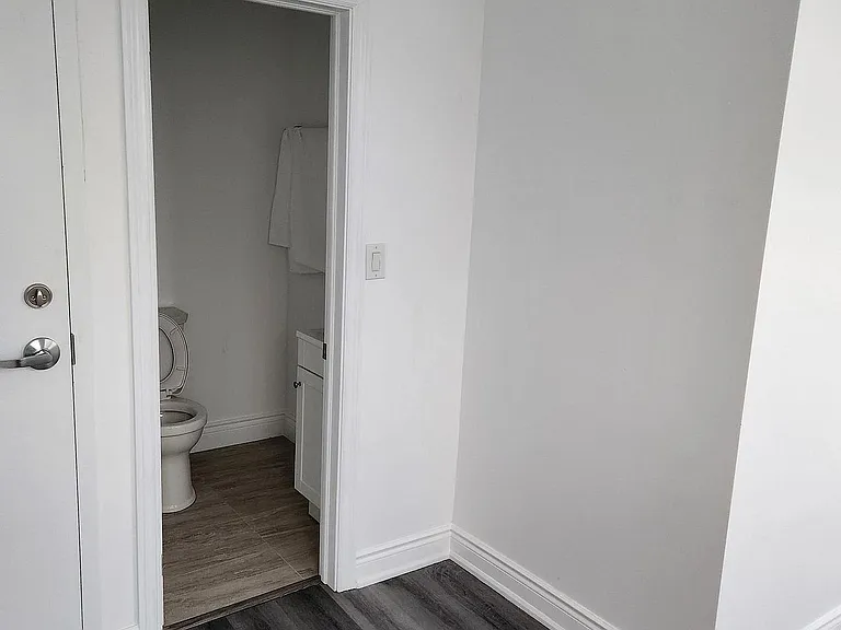 2820 Danforth Ave #210 — Photo 4