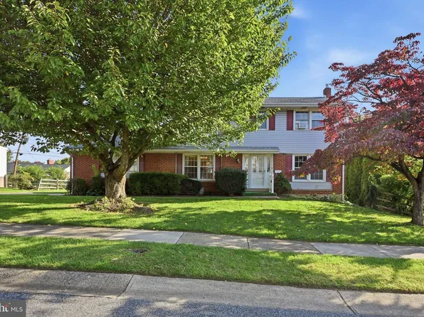 7 Wheatfield Dr, Wilmington, DE 19810