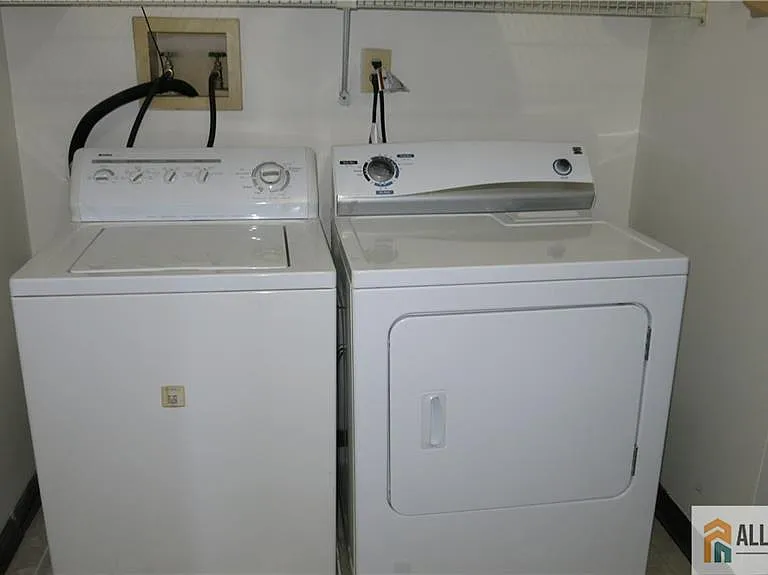 363 Lancaster Ct — Photo 10
