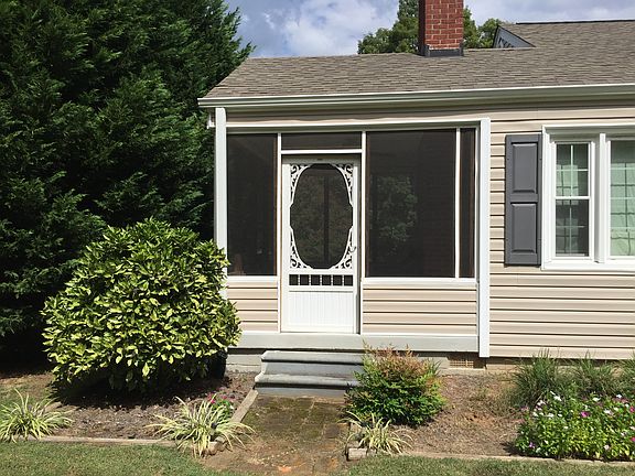 screened porch w/fan